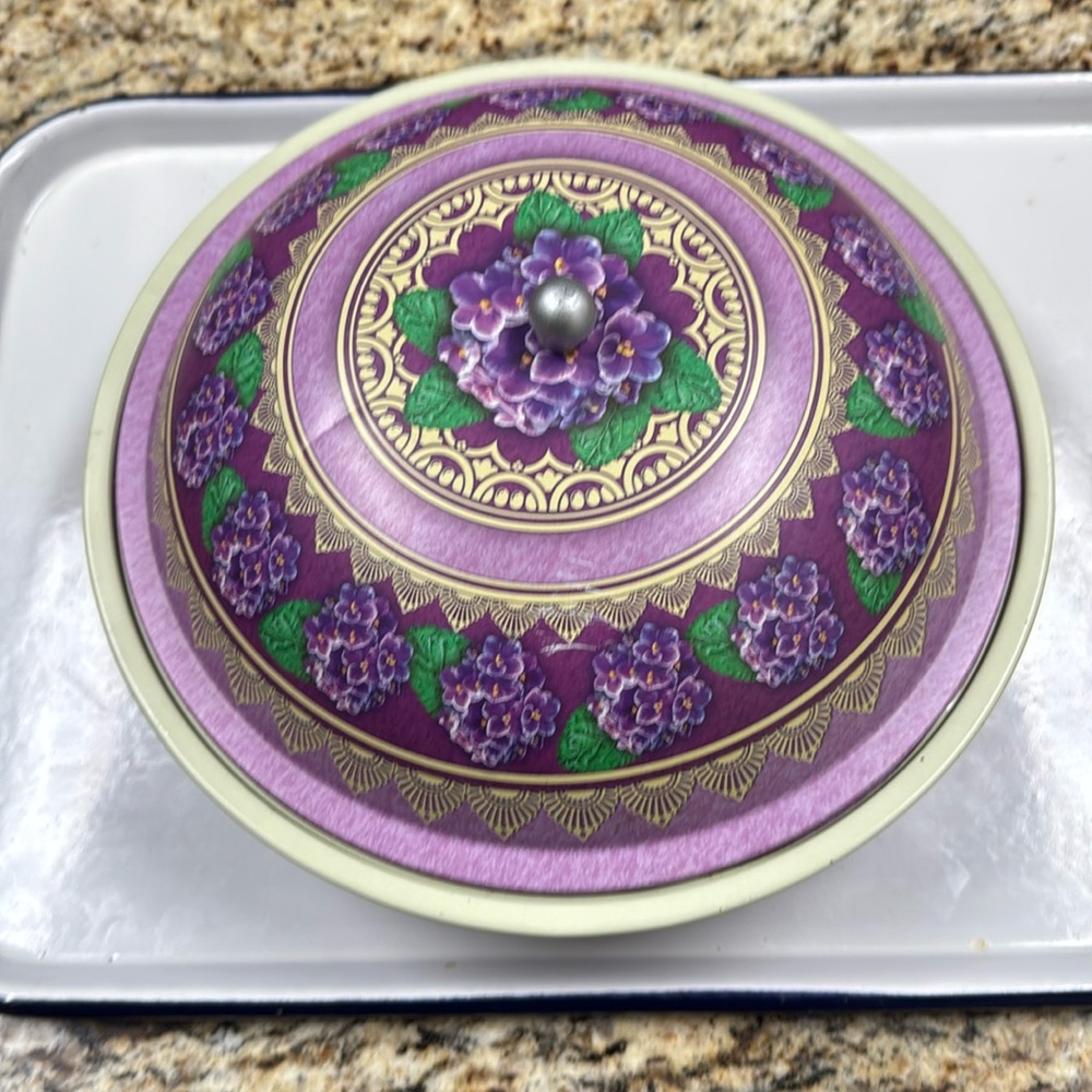 Battastero Pie Keeper African Violet Tin Box by Battistero of Florence Italy 🇮🇹